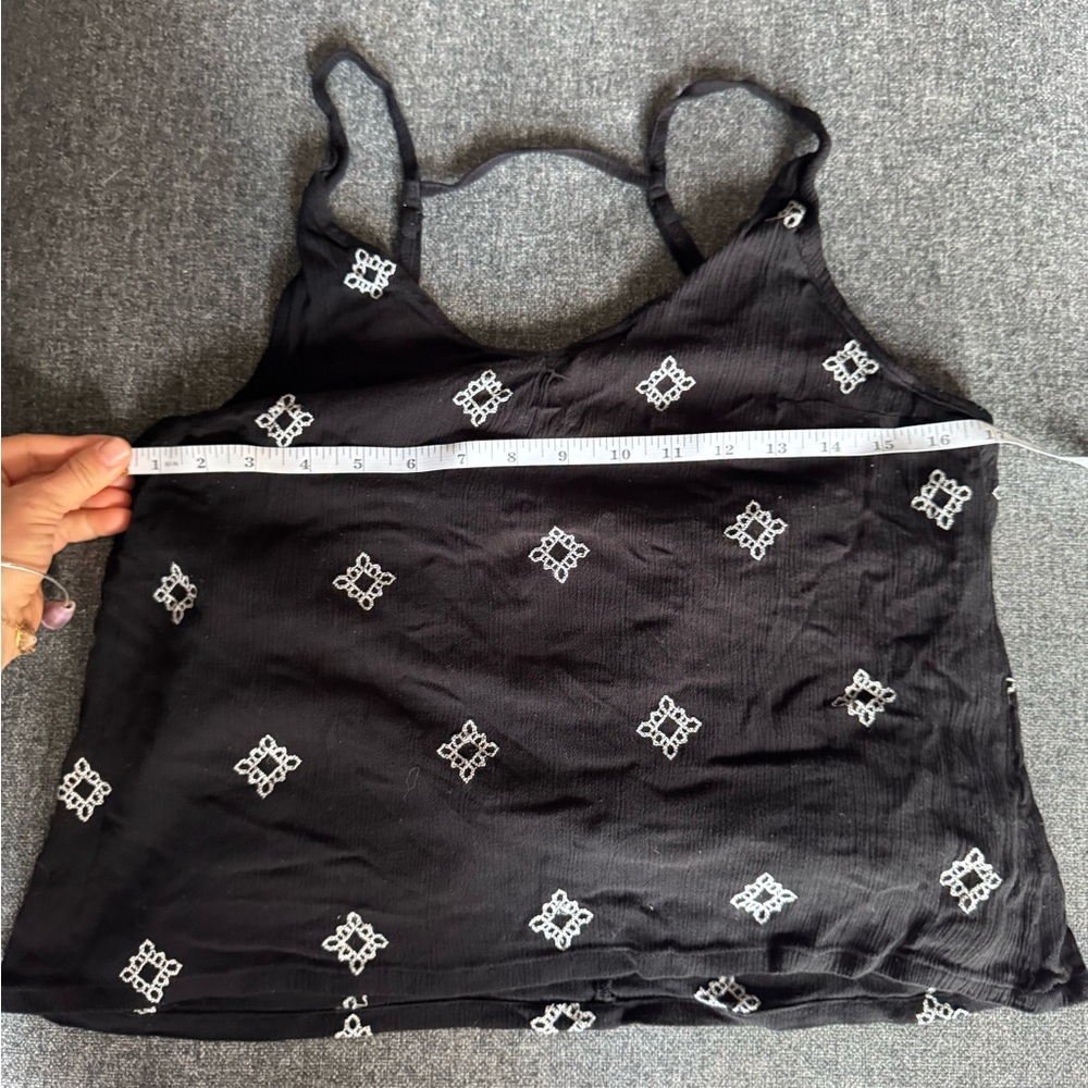 Element Black and White Patterned Crop Top w Open Back - Picture 5 of 13